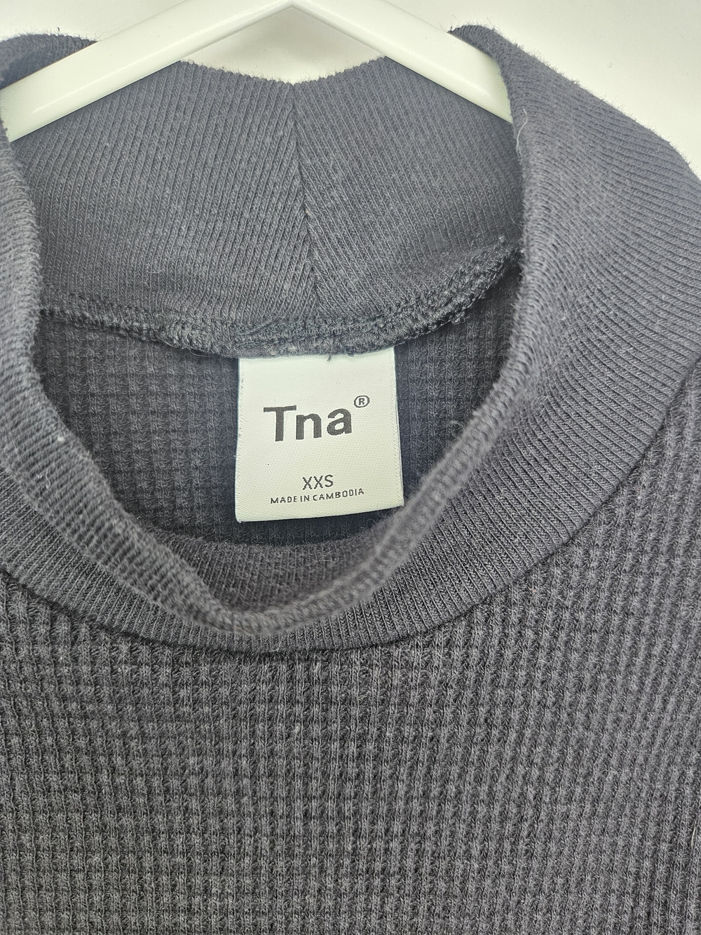 🔥[5/35$] TNA Aritzia Black Waffle Knit Mock Neck Crop Top XXS🔥 - Picture 3 of 6